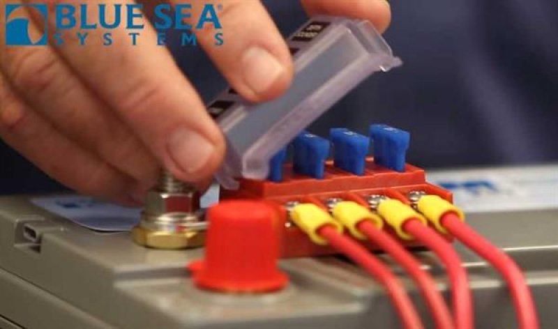 BlueSea 5023 Flachsicherungshalter für die Batterieklemme
