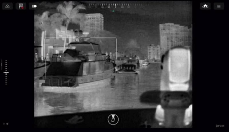 Raymarine E70683 FLIR M560-LRF Stabilised Wärmebildkamera – 3-Achsen, gekühlt, 640 × 512, optischer Zoom, 4K Low-Light-Kamera, Laser-Entfernungsmesser