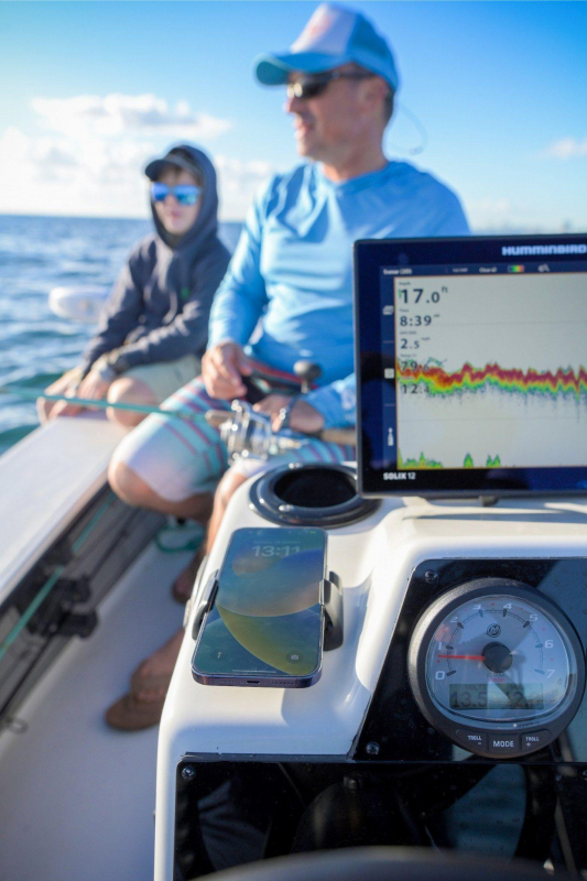 Scanstrut QI-Ladegerät 10W mit Smartphone Halterung Scanstrut QI-Ladegerät 10W mit Smartphone Halterung